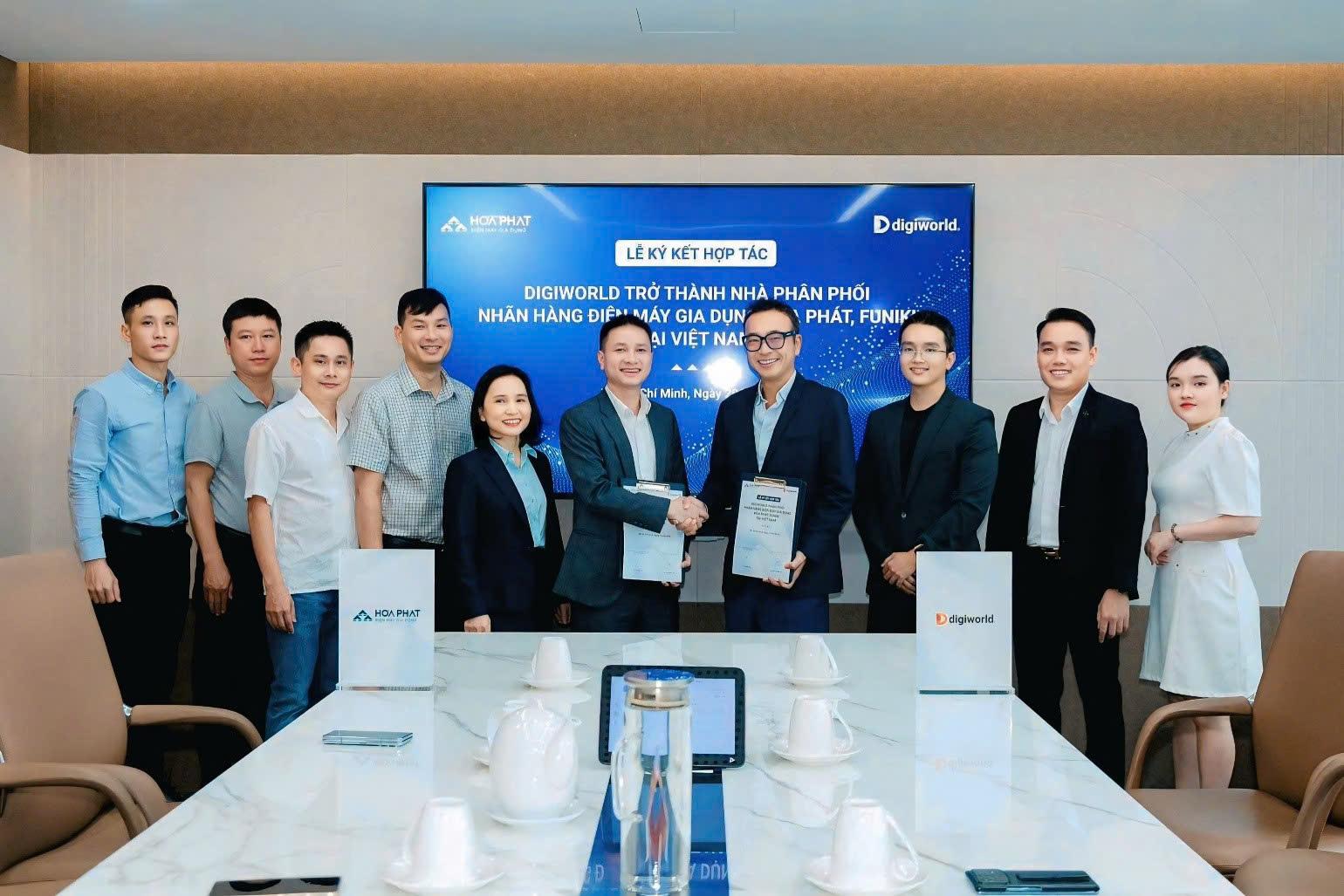 CTCP Điện máy Gia dụng Hòa Phát Hà Nam và Digiworld ký kết hợp tác. CTCP Điện máy Gia dụng Hòa Phát Hà Nam và Digiworld ký kết hợp tác.