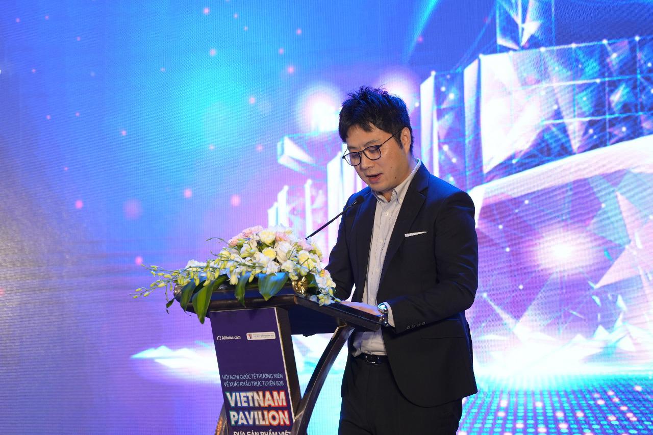Ông Young Liu, Giám đốc Quốc gia Alibaba.com Việt Nam chia sẻ tại sự kiện. Ông Young Liu, Giám đốc Quốc gia Alibaba.com Việt Nam chia sẻ tại sự kiện.