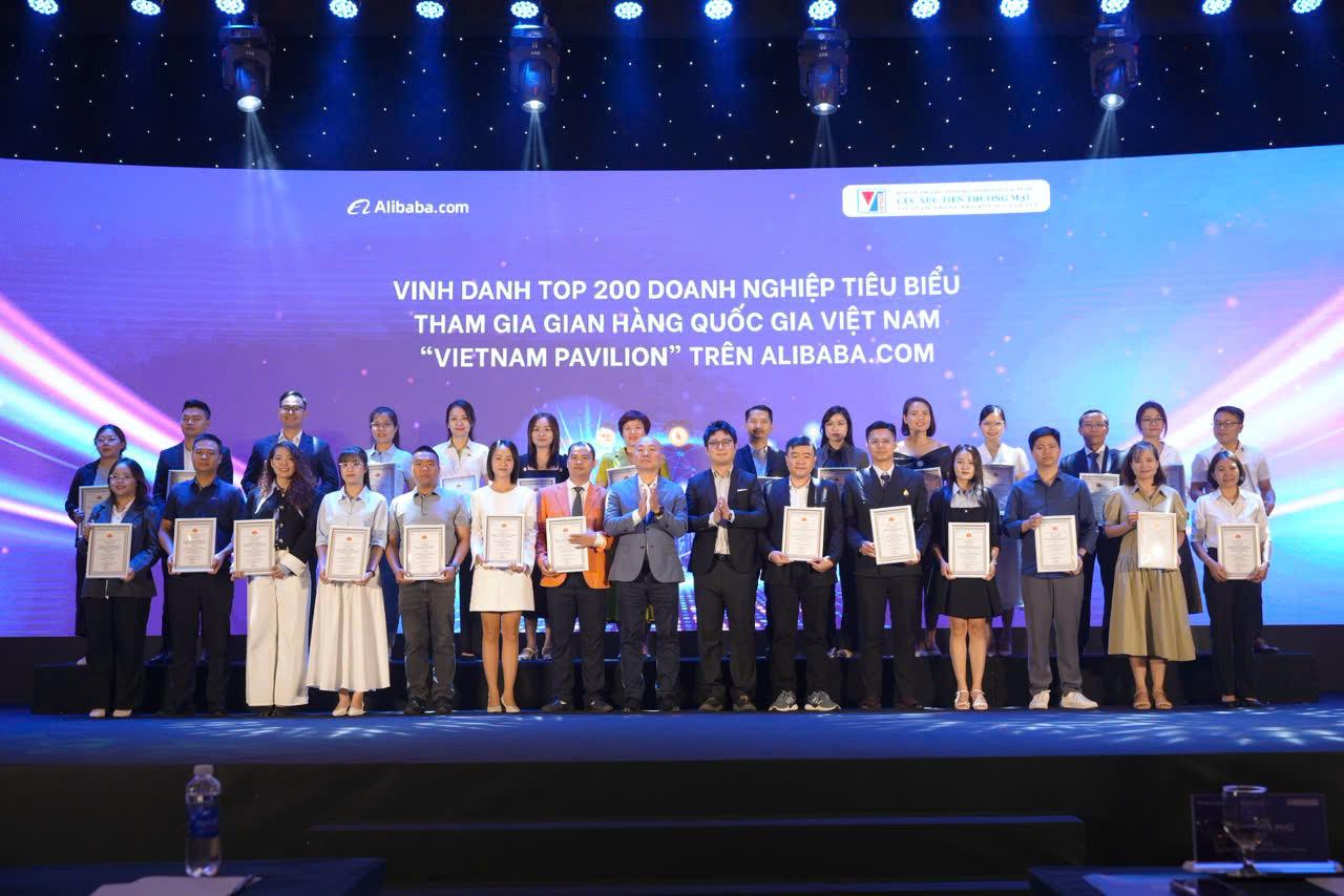 Các doanh nghiệp trong số 200 doanh nghiệp tiêu biểu tham gia “Gian hàng quốc gia Việt Nam” trên Alibaba.com. Các doanh nghiệp trong số 200 doanh nghiệp tiêu biểu tham gia “Gian hàng quốc gia Việt Nam” trên Alibaba.com.