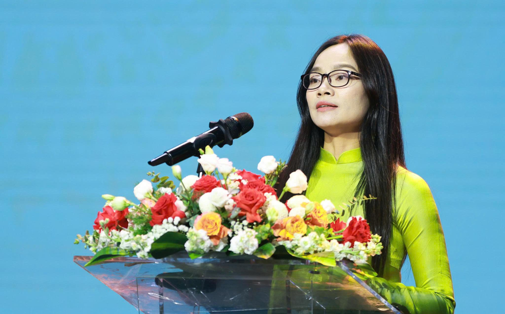 Nhà báo Vương Minh Huệ, Tổng Biên tập Tạp chí Người Hà Nội, Trưởng ban tổ chức cuộc vận động phát biểu tổng kết. Nhà báo Vương Minh Huệ, Tổng Biên tập Tạp chí Người Hà Nội, Trưởng ban tổ chức cuộc vận động phát biểu tổng kết.