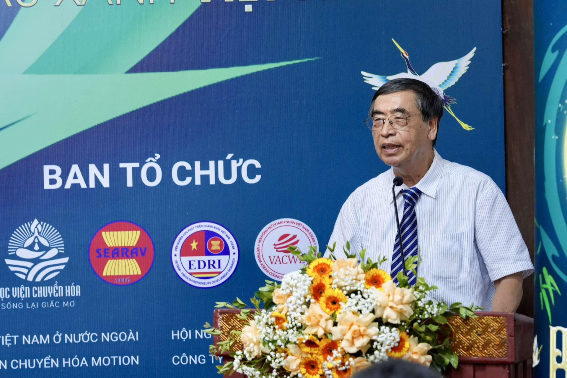 Đại sứ Nguyễn Phú Bình, Chủ tịch Hội Liên lạc với người Việt Nam ở nước ngoài phát biểu tại chương trình. Đại sứ Nguyễn Phú Bình, Chủ tịch Hội Liên lạc với người Việt Nam ở nước ngoài phát biểu tại chương trình.