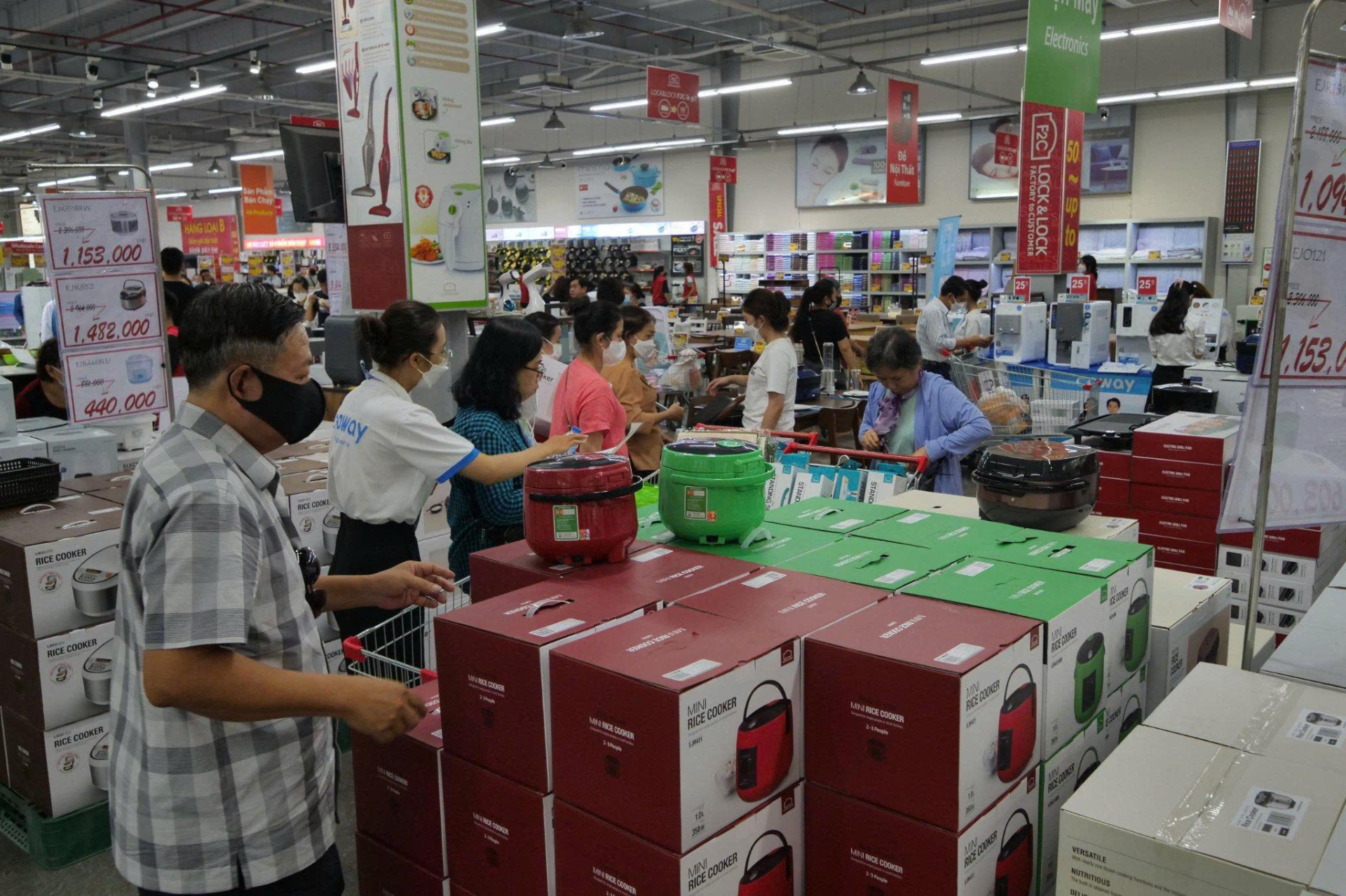 Lock’n Summer: Đại tiệc ưu đãi mùa hè – Mua sắm thả ga với deal cực cool. Lock’n Summer: Đại tiệc ưu đãi mùa hè – Mua sắm thả ga với deal cực cool.