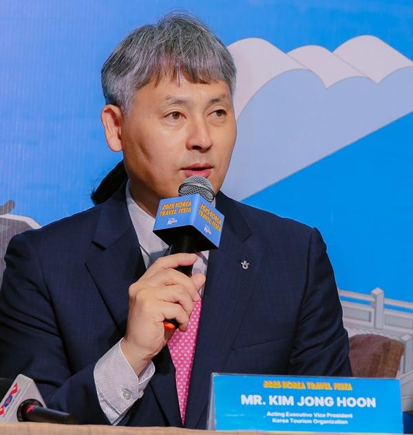 Quyền Phó Tổng cục trưởng Tổng cục Du lịch Hàn Quốc - Ông Kim Jong Hoon chia sẻ tại sự kiện. Quyền Phó Tổng cục trưởng Tổng cục Du lịch Hàn Quốc - Ông Kim Jong Hoon chia sẻ tại sự kiện.