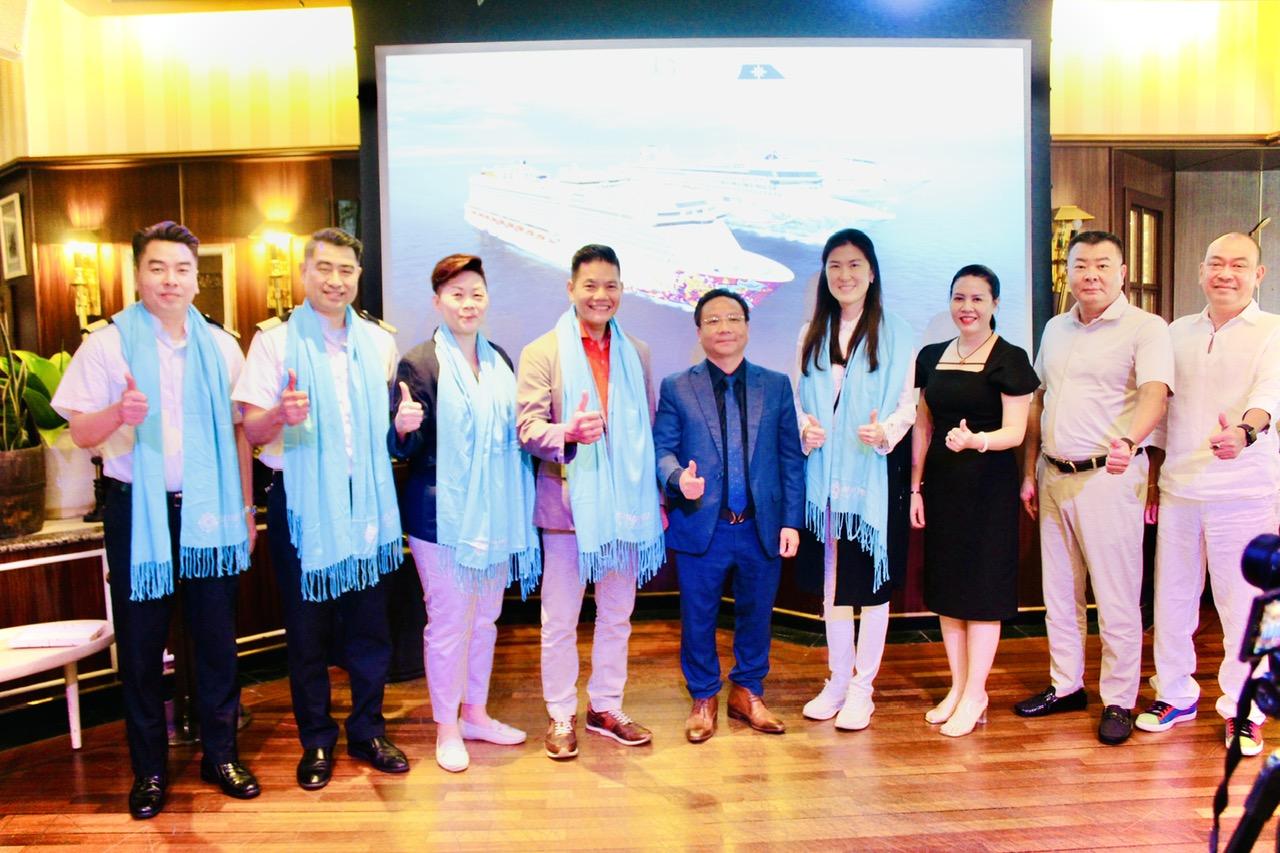 Lãnh đạo CLB Lữ hành Unesco Hà Nội là một trong những đơn vị đầu tiên tại miền Bắc tham gia trải nghiệm hải trình đặc biệt trên siêu du thuyền 5 sao Star Voyager. Lãnh đạo CLB Lữ hành Unesco Hà Nội là một trong những đơn vị đầu tiên tại miền Bắc tham gia trải nghiệm hải trình đặc biệt trên siêu du thuyền 5 sao Star Voyager.