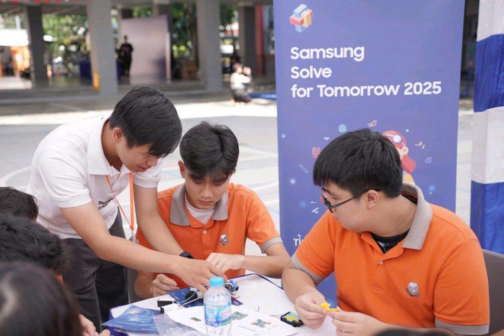 Thông qua nhiều hoạt động, cuộc thi SFT 2025 đã tiếp cận tới nhiều học sinh tại các vùng miền Việt Nam . Thông qua nhiều hoạt động, cuộc thi SFT 2025 đã tiếp cận tới nhiều học sinh tại các vùng miền Việt Nam .