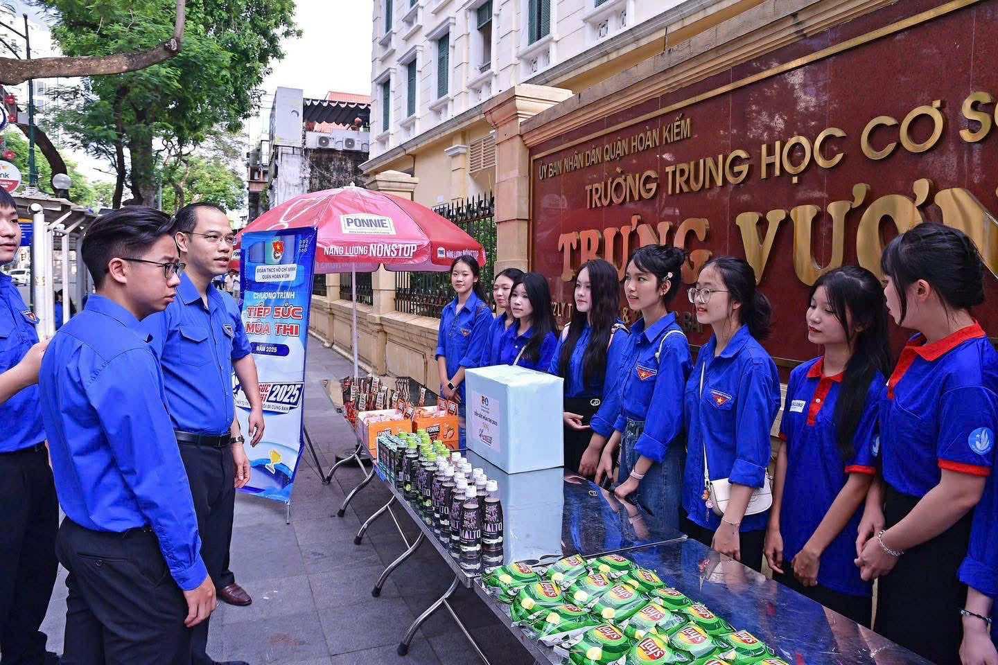 Tiếp sức mùa thi 2025: Ứng dụng công nghệ, lan tỏa tinh thần tình nguyện - ảnh 2 Tiếp sức mùa thi 2025: Ứng dụng công nghệ, lan tỏa tinh thần tình nguyện - ảnh 2