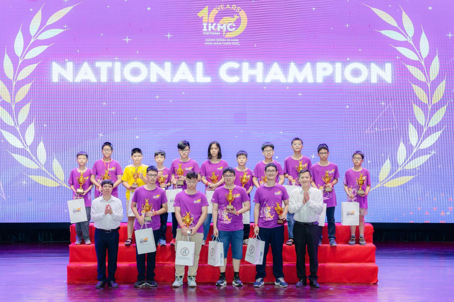 914 thí sinh khu vực miền Bắc đạt thành tích xuất sắc tại 2 Kỳ thi Toán Quốc tế . 914 thí sinh khu vực miền Bắc đạt thành tích xuất sắc tại 2 Kỳ thi Toán Quốc tế .