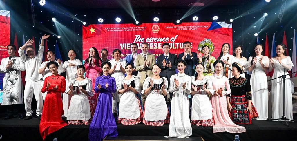 Những nhịp cầu văn hóa sống động Việt - Czech - ảnh 3 Những nhịp cầu văn hóa sống động Việt - Czech - ảnh 3