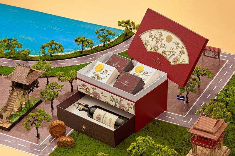 Hộp Nguyệt Quý, bao gồm 2 loại với loại rượu khác nhau.