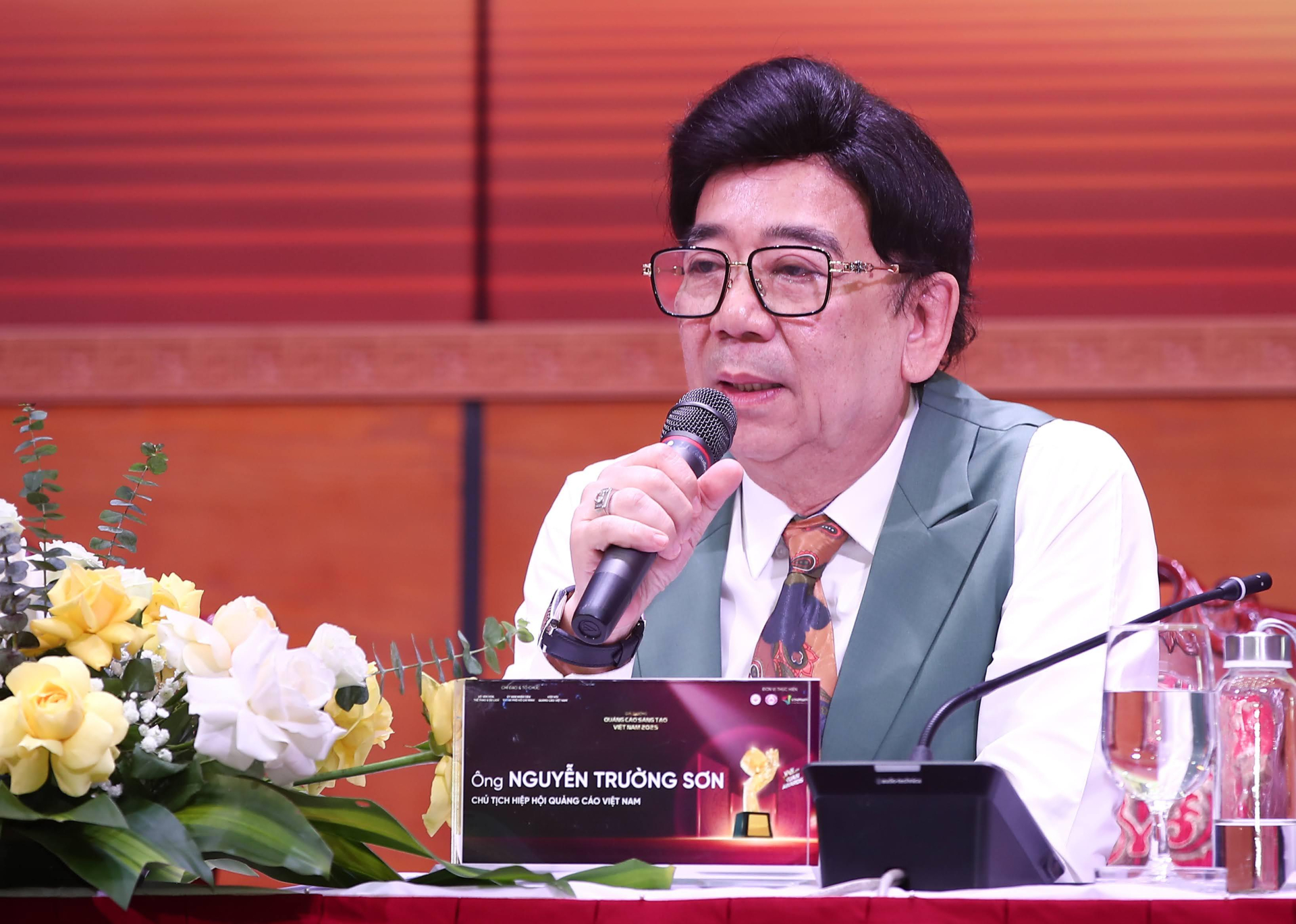 Chủ tịch Hiệp hội Quảng cáo Việt Nam, đồng Trưởng ban Tổ chức cuộc thi Nguyễn Trường Sơn phát biểu tại Lễ phát động. Chủ tịch Hiệp hội Quảng cáo Việt Nam, đồng Trưởng ban Tổ chức cuộc thi Nguyễn Trường Sơn phát biểu tại Lễ phát động.