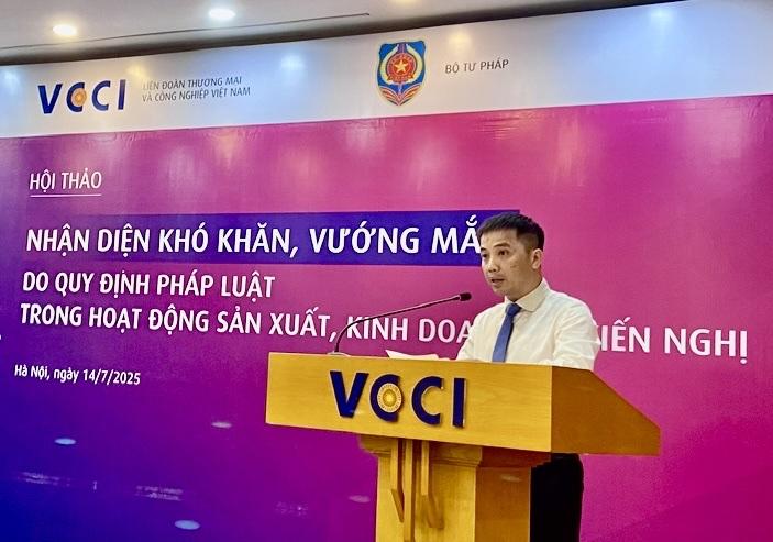 Ông Đậu Anh Tuấn, Phó Tổng Thư ký VCCI phát biểu tại hội thảo. (Ảnh: Vũ Khuê) Ông Đậu Anh Tuấn, Phó Tổng Thư ký VCCI phát biểu tại hội thảo. (Ảnh: Vũ Khuê)