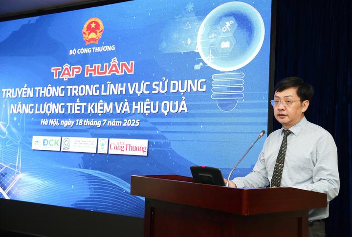 Ông Đặng Hải Dũng, Phó Cục trưởng Cục Đổi mới sáng tạo, Chuyển đổi xanh và Khuyến công phát biểu tại hội nghị. (Ảnh: Nam Nguyễn) Ông Đặng Hải Dũng, Phó Cục trưởng Cục Đổi mới sáng tạo, Chuyển đổi xanh và Khuyến công phát biểu tại hội nghị. (Ảnh: Nam Nguyễn)