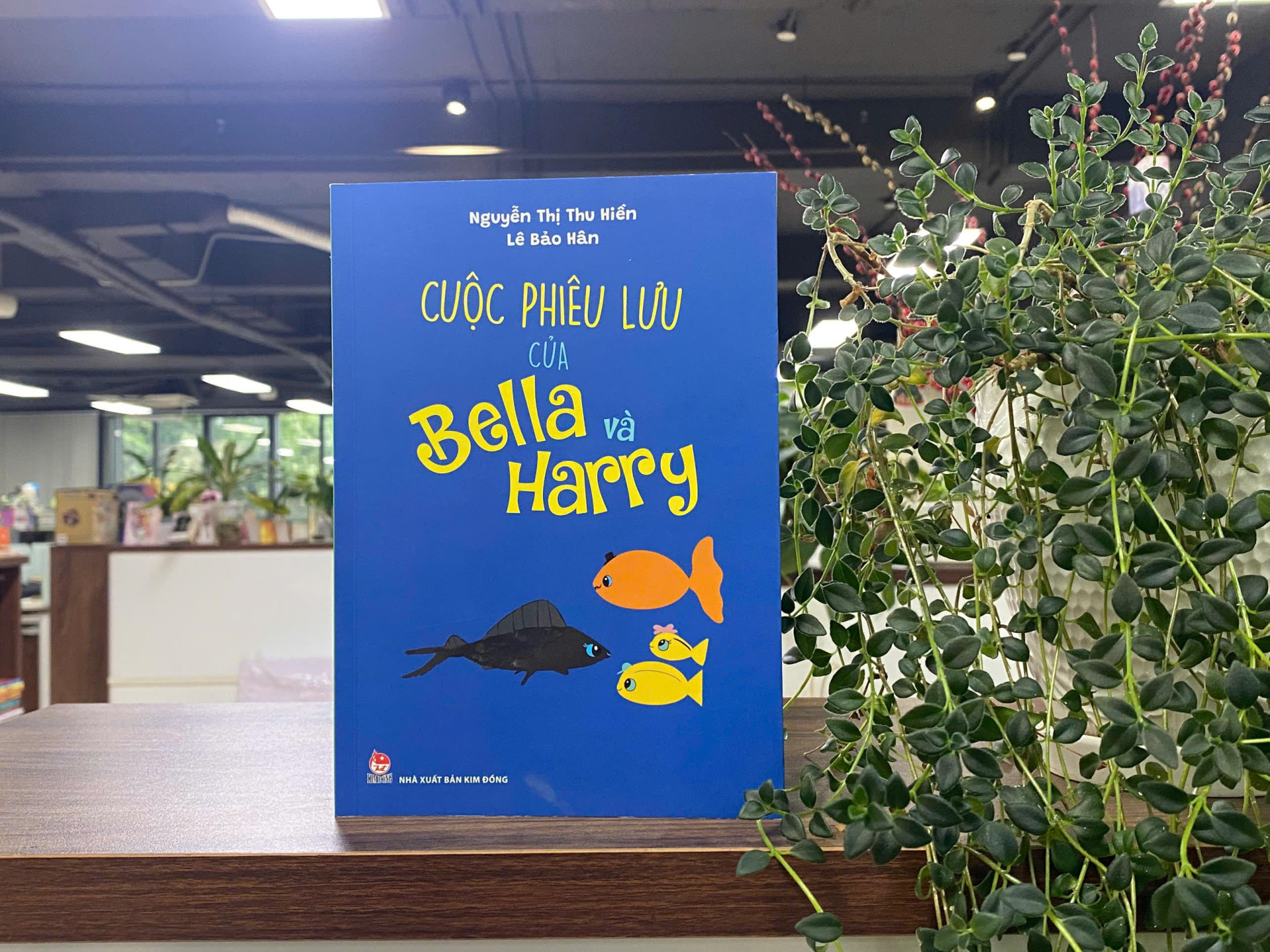 Bìa cuốn sách “Cuộc phiêu lưu của Bella và Harry” . Bìa cuốn sách “Cuộc phiêu lưu của Bella và Harry” .