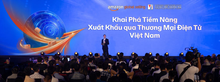 Ông Larry Hu, Tổng Giám đốc Amazon Global Selling Đông Nam Á, khẳng định Amazon Global Selling tiếp tục hỗ trợ doanh nghiệp Việt Nam đổi mới sản phẩm, chuyển đổi số hoạt động và vươn ra toàn cầu. Ông Larry Hu, Tổng Giám đốc Amazon Global Selling Đông Nam Á, khẳng định Amazon Global Selling tiếp tục hỗ trợ doanh nghiệp Việt Nam đổi mới sản phẩm, chuyển đổi số hoạt động và vươn ra toàn cầu.