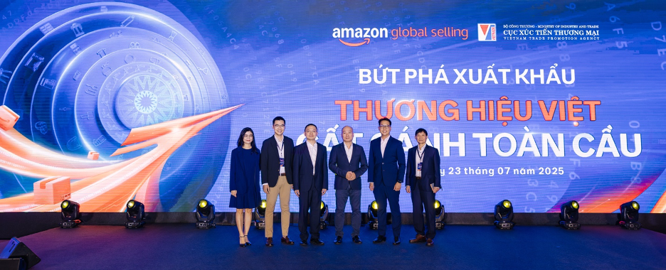 Hội nghị Bứt phá Xuất khẩu: Thương hiệu Việt cất cánh toàn cầu tại Hà Nội với sự tham dự của đại diện lãnh đạo Cục Xúc tiến Thương mại (Vietrade) - Bộ Công thương, Hiệp hội Dệt may Việt Nam (VITAS) và Amazon Global Selling Việt Nam. Hội nghị Bứt phá Xuất khẩu: Thương hiệu Việt cất cánh toàn cầu tại Hà Nội với sự tham dự của đại diện lãnh đạo Cục Xúc tiến Thương mại (Vietrade) - Bộ Công thương, Hiệp hội Dệt may Việt Nam (VITAS) và Amazon Global Selling Việt Nam.