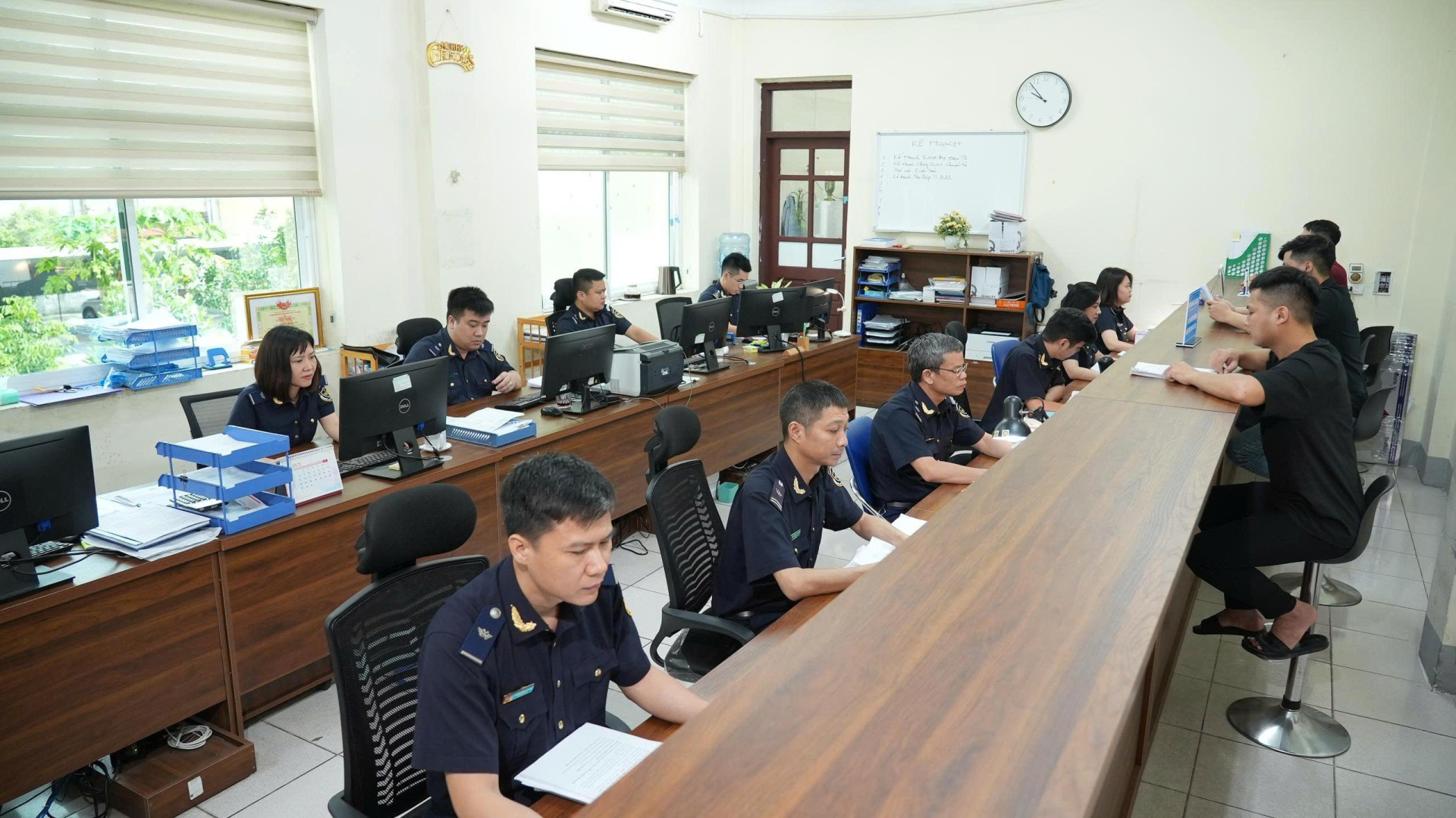 Hàng loạt ưu đãi đối với doanh nghiệp KHCN trong Luật Hải quan sửa đổi, bổ sung 2025 - ảnh 1 Hàng loạt ưu đãi đối với doanh nghiệp KHCN trong Luật Hải quan sửa đổi, bổ sung 2025 - ảnh 1