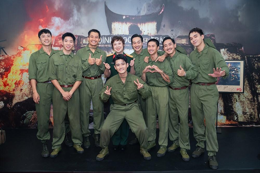 Đạo diễn Đặng Thái Huyền và các diễn viên phim Đạo diễn Đặng Thái Huyền và các diễn viên phim