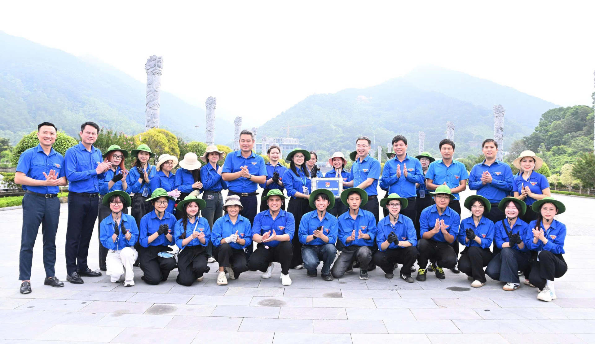 Trung ương Đoàn động viên lực lượng thanh niên tình nguyện hỗ trợ tuyến đường dây 500kV trọng điểm - ảnh 2 Trung ương Đoàn động viên lực lượng thanh niên tình nguyện hỗ trợ tuyến đường dây 500kV trọng điểm - ảnh 2