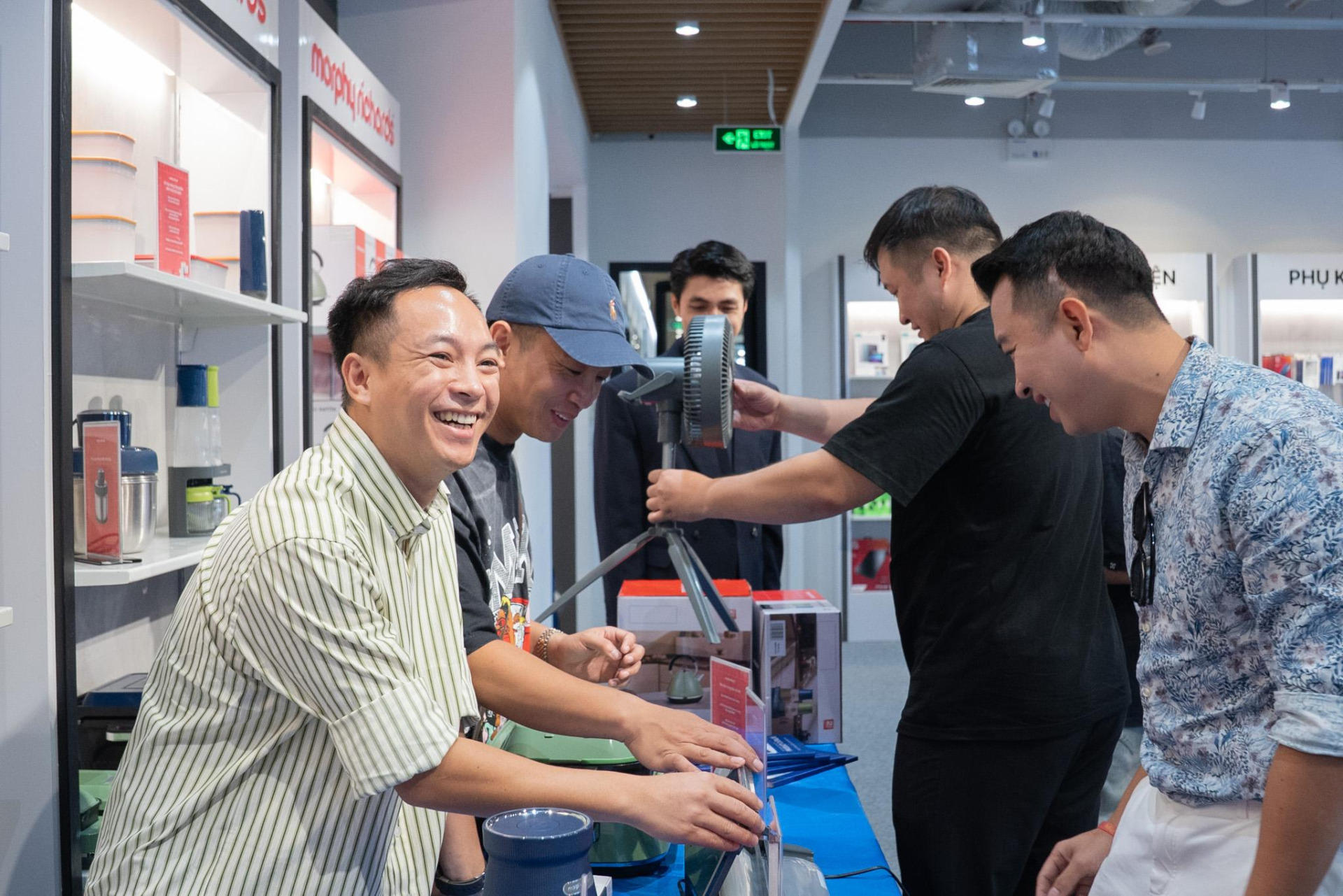 Sự kiện ra mắt tại Hà Nội quy tụ đông đảo báo chí, nghệ sĩ, KOL công nghệ và đối tác. Sự kiện ra mắt tại Hà Nội quy tụ đông đảo báo chí, nghệ sĩ, KOL công nghệ và đối tác.