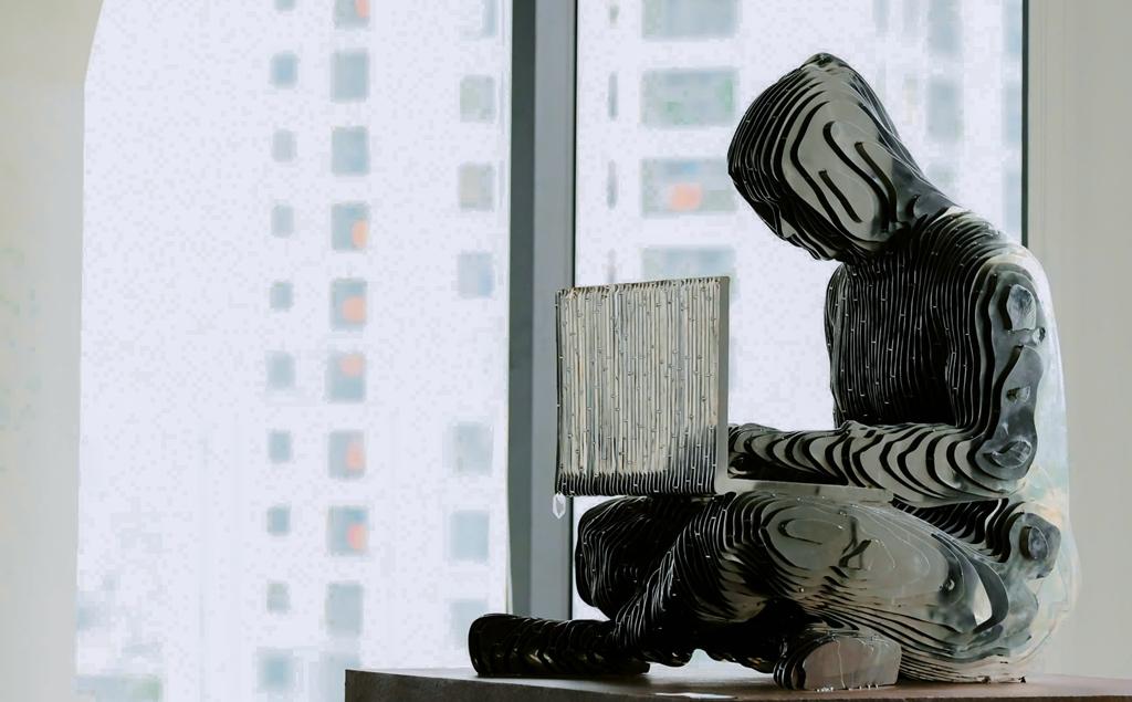 Bức tượng Satoshi thứ 5 trên thế giới chính thức về Việt Nam.