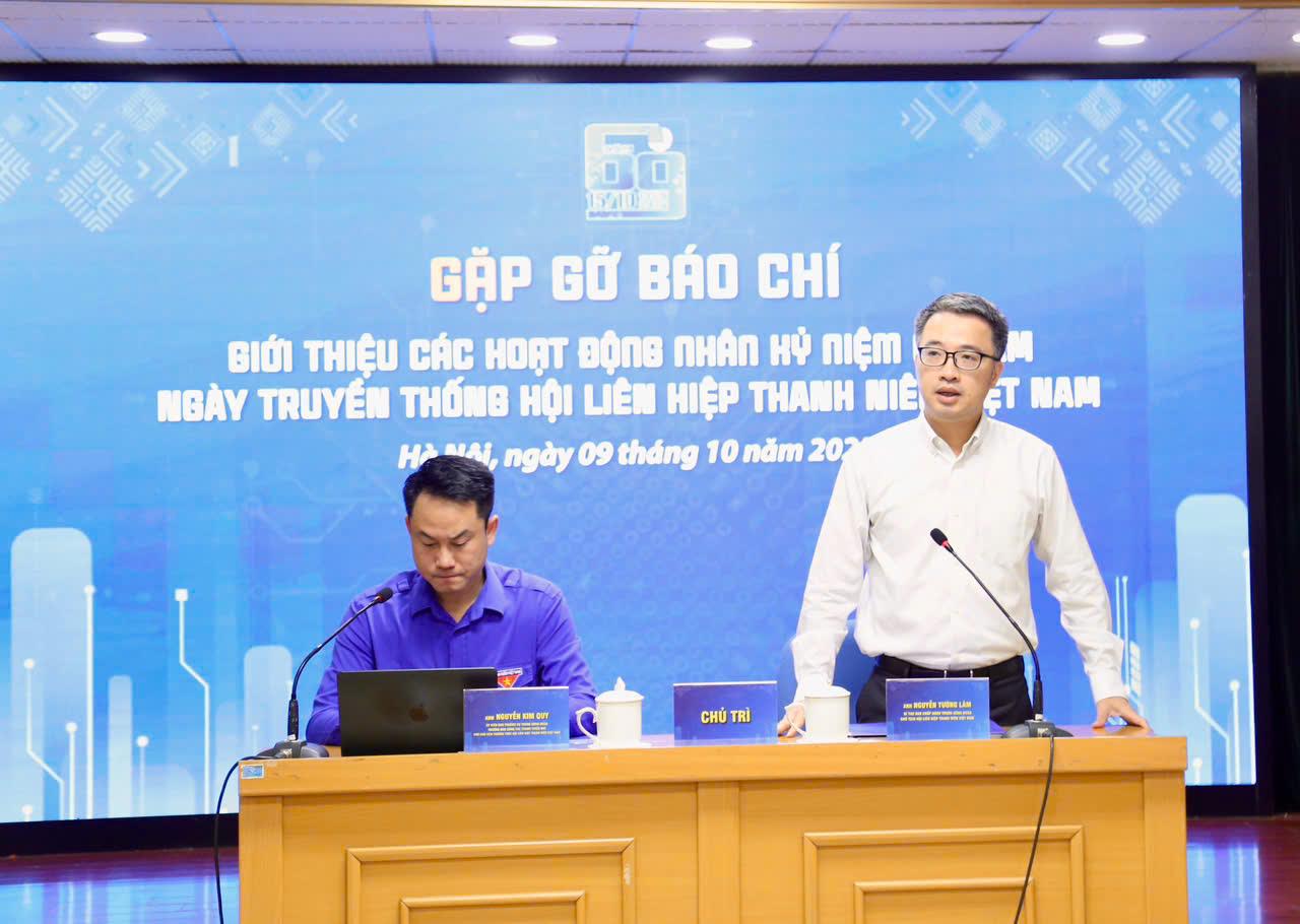 Anh Nguyễn Tường Lâm phát biểu tại buổi gặp gỡ báo chí.