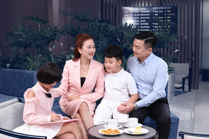 Phòng chờ PVcomBank Premier Lounge phục vụ đa dạng các nhóm khách hàng, bao gồm cả hành khách có chuyến bay và người thân, bạn bè đi tiễn, đón khách.