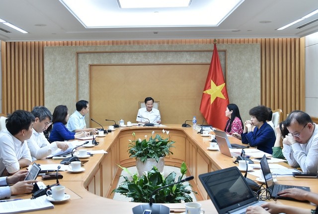 Phó Thủ tướng Chính phủ Lê Minh Khái họp với các Ngân hàng Nhà nước và các bộ ngành về việc triển khai gói hỗ trợ lãi suất 2%.