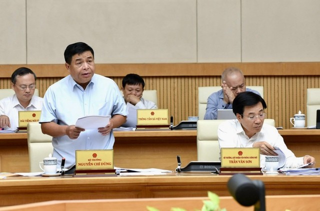Bộ trưởng Bộ Kế hoạch và Đầu tư Nguyễn Chí Dũng đã báo cáo về tình hình kinh tế-xã hội tháng 8 và 8 tháng năm 2022.