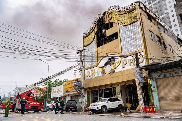 Vụ cháy quán karaoke An Phú (thuộc phường An Phú, TP Thuận An, tỉnh Bình Dương khiến 33 người thiệt mạng