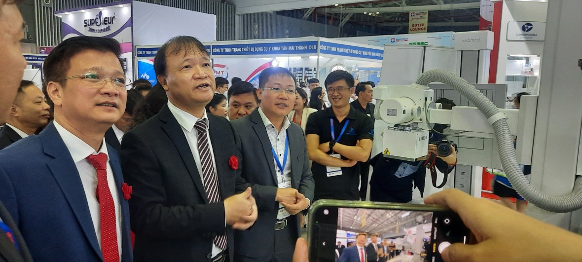 Ông Đỗ Thắng Hải, ĐỖ THẮNG HẢI - Thứ trưởng BCT tham quan các gian hàng triển lãm