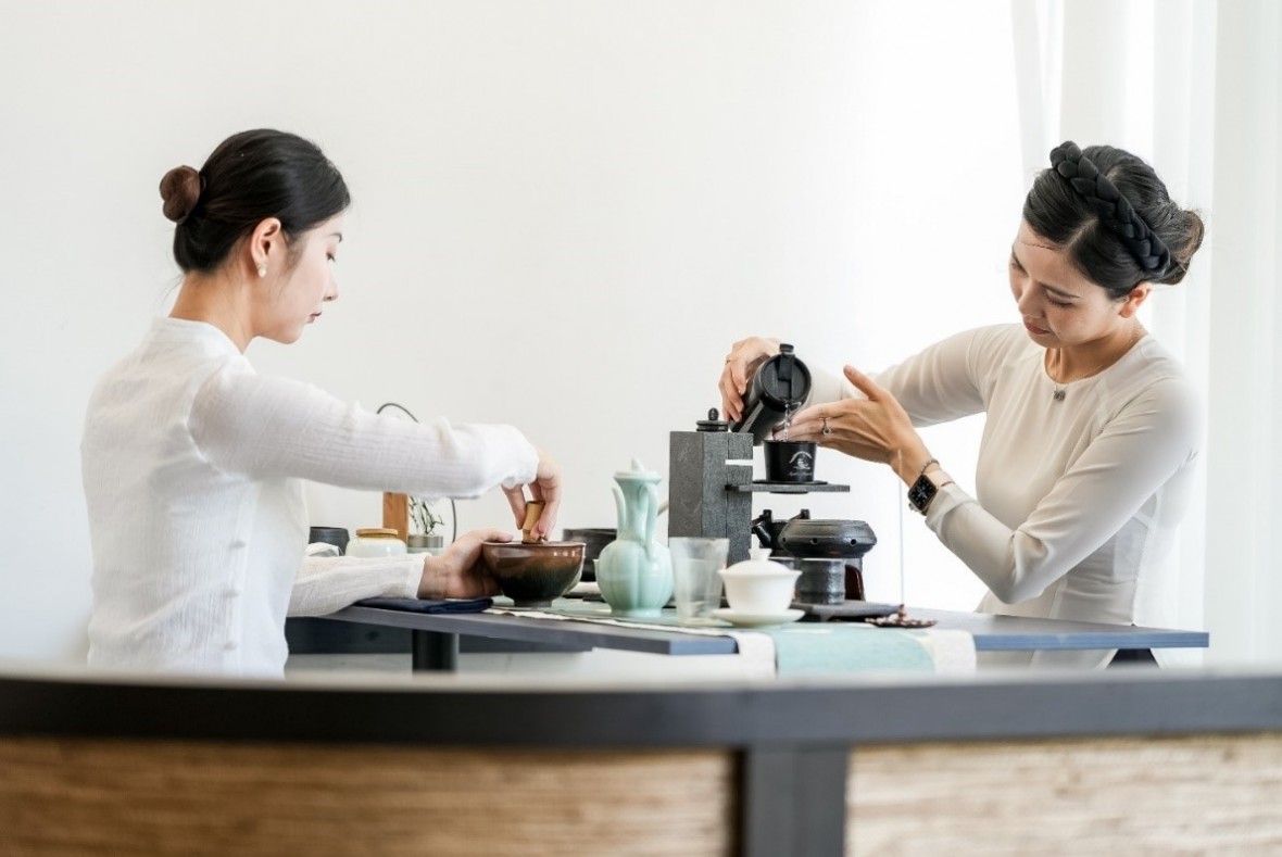 Người yêu cà phê tại Thượng Hải thích thú khám phá nghệ thuật trình diễn Thiền cà phê - một sản phẩm cà phê văn hóa, cà phê nghệ thuật do Trung Nguyên Legend sáng tạo nên