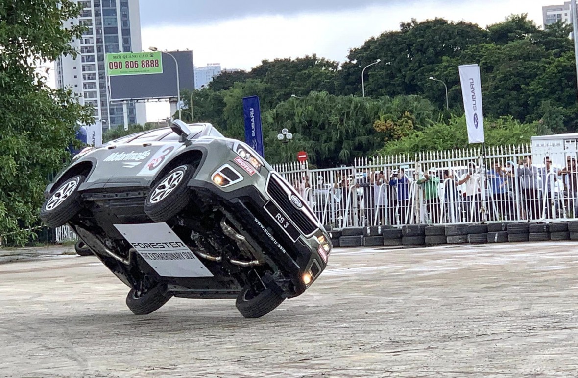 Trải nghiệm xe Subaru cùng tay đua huyền thoại Russ Swift tại Hà Nội