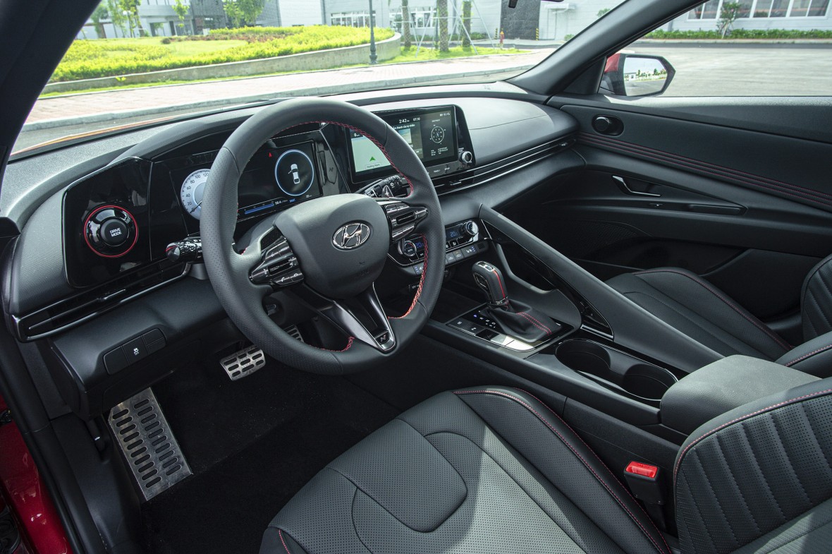 Thế hệ mới Hyundai Elantra ra mắt Việt Nam, giá từ 599 triệu đồng