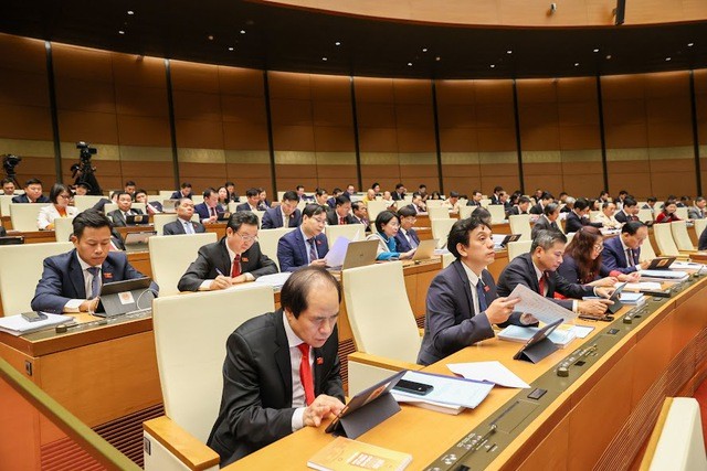 Các đại biểu Quốc hội đánh giá cao công tác chỉ đạo, điều hành quyết liệt, trọng tâm hiệu quả của Chính phủ, Thủ tướng Chính phủ - Ảnh: VGP/Nhật Bắc