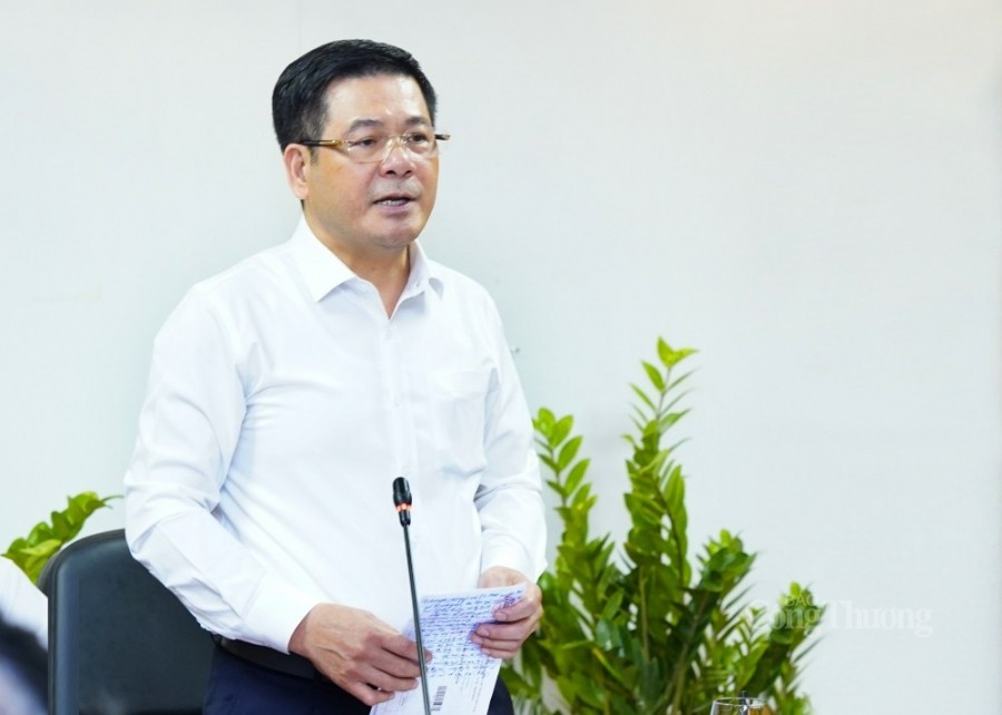 Bộ trưởng Bộ Công Thương Nguyễn Hồng Diên chủ trì cuộc họp.