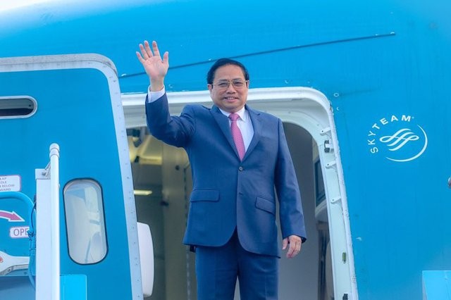 Thủ tướng Chính phủ Phạm Minh Chính dẫn đầu đoàn đại biểu Việt Nam rời Hà Nội, lên đường thăm chính thức Vương quốc Campuchia từ ngày 08-09/11/2022, dự Hội nghị cấp cao ASEAN lần thứ 40, 41 và các hội nghị liên quan từ ngày 10-13/11/2022 - Ảnh: VGP/Nhật Bắc