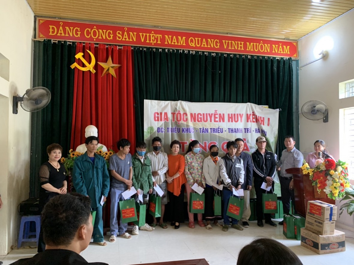 Lai Châu: Chuyến đi thiện nguyện đầy ý nghĩa của dòng họ Nguyễn Huy tại xã Nậm Pì