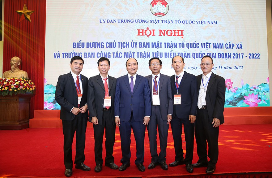 Ông Ngô Anh Tuấn - Phó Chủ tịch Công đoàn đại diện Agribank tham dự Hội nghị (Ngoài cùng bên trái)