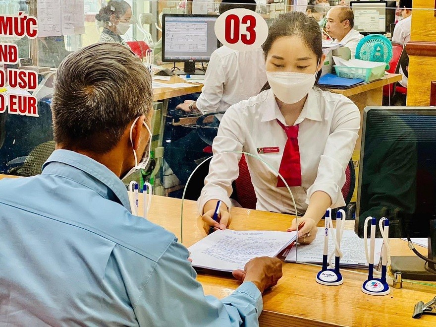 Giao dịch viên Hoàng Thị Dung - Agribank huyện Hữu Lũng, Lạng Sơn đã giúp khách hàng ngăn chặn vụ lừa đảo