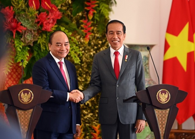Chủ tịch nước Nguyễn Xuân Phúc và Tổng thống Joko Widodo tại họp báo
