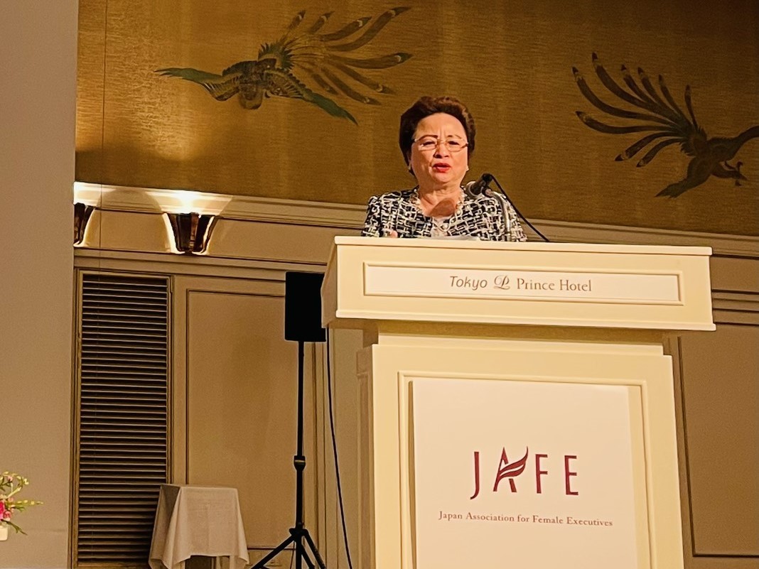 Madame Nguyễn Thị Nga phát biểu tại phiên họp thường niên của Hiệp hội nữ doanh nhân Nhật Bản (JAFE)