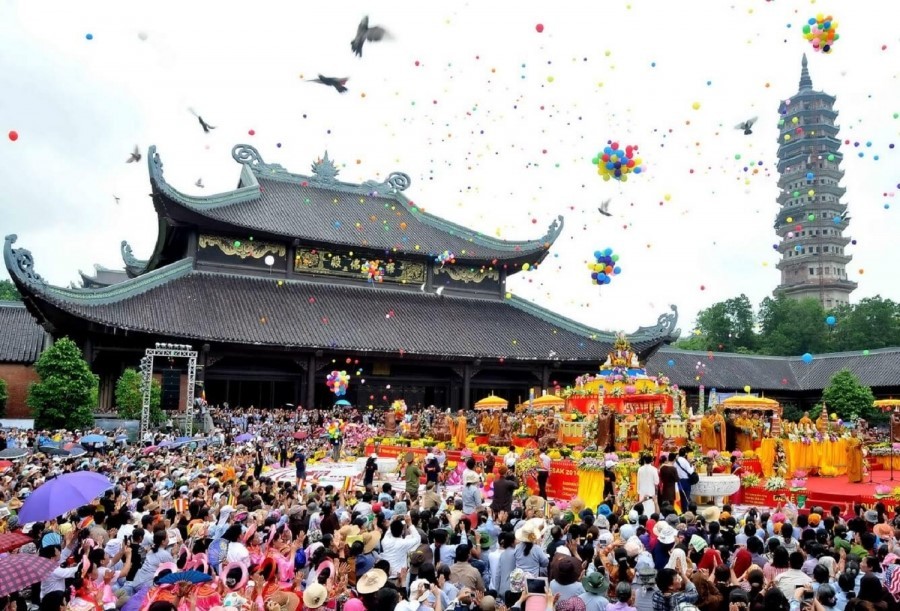 Lễ hội chùa Hương năm 2023 diễn ra trên địa bàn xã Hương Sơn, huyện Mỹ Đức, TP. Hà Nội