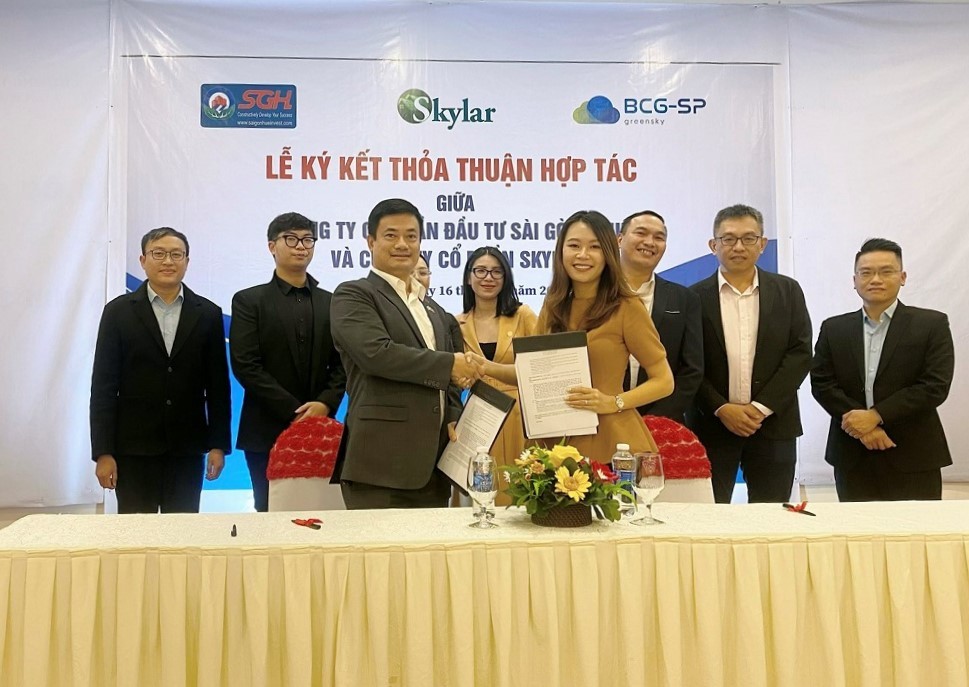 CTCP Skylar và CTCP Đầu tư Sài Gòn - Huế đã ký kết hợp tác chiến lược để phát triển hệ thống điện mặt trời áp mái tại Khu công nghiệp và Khu Phi thuế quan Sài Gòn - Chân Mây (Thừa Thiên - Huế) ngày 16/12.