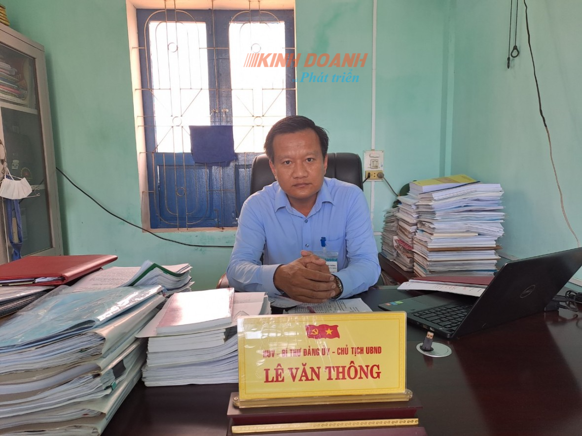 Chủ tịch UBND xã Gio Quang, ông Lê Văn Thông  làm việc và trả lời phỏng vấn