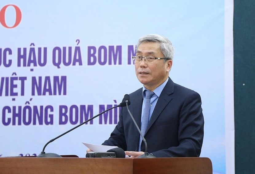 Phó Tổng Giám đốc Thường trực Trung tâm VNMAC Nguyễn Hạnh Phúc thông tin về công tác khắc phục hậu quả bom mìn sau chiến tranh tại Việt Nam. 