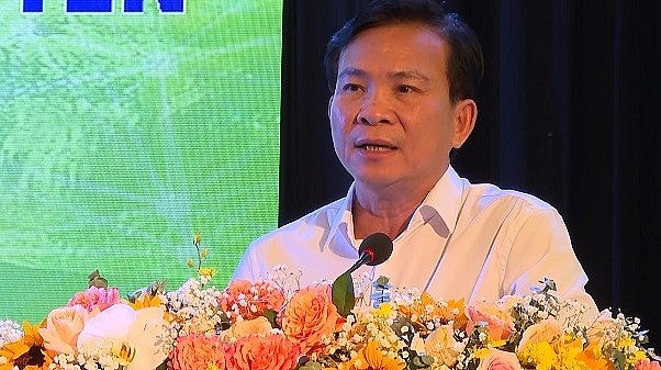 Chủ tịch UBND tỉnh Đắk Nông Hồ Văn Mười phát biểu tham luận tại hội thảo.