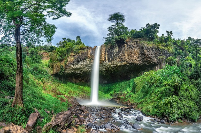  thác Phú Cường len lỏi qua các kẽ đá, vắt giữa núi rừng Gia Lai. Dòng Liêng Nung (Đắk Nông)