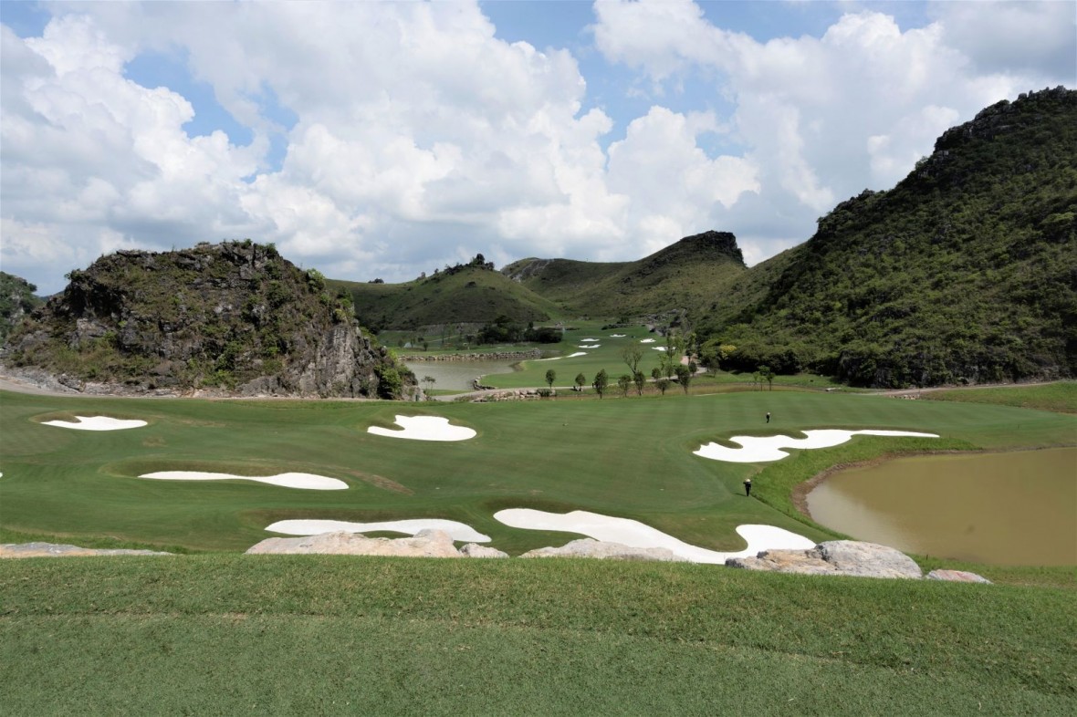 Hố số 15 sân gôn Legend Valley Country Club