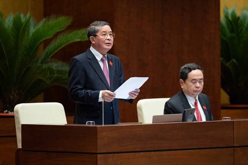 Phó Chủ tịch Quốc hội Nguyễn Đức Hải đề nghị các đại biểu cho ý kiến về các giải pháp ổn định kinh tế vĩ mô, các cân đối lớn của nền kinh tế, kiểm soát lạm phát, hoàn thành mục tiêu tăng trưởng cả năm là 6,5%