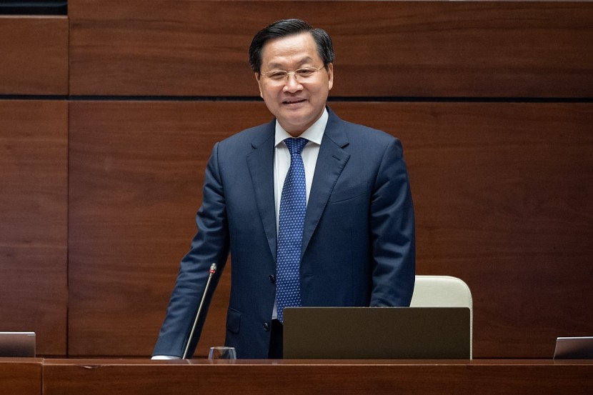 Phó Thủ tướng Chính phủ Lê Minh Khái làm rõ các vấn đề liên quan và trả lời chất vấn của đại biểu Quốc hội.